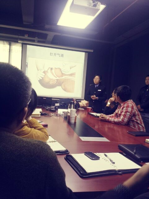 Technician from China Council for Promotion of Environmental Health and Sanitary Safety Explaining First Aid Knowledge (I)