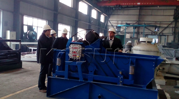 Mr. Robert and his party from Martin Engineering Group are watching the production of shale shaker.